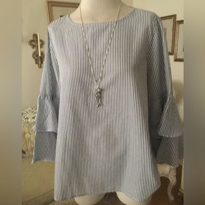 Beach Lunch Lounge almost new white gray striped ruffle sleeve top size XL